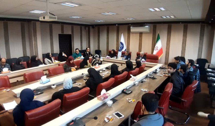 دانشجو مطالبه گر و امیدوار است