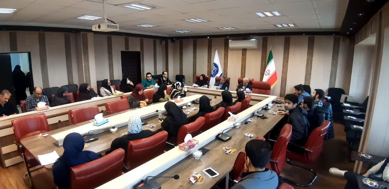 دانشجو مطالبه گر و امیدوار است